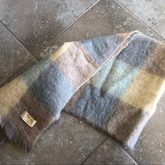 Scottish 100% pure wool plaid wrap - Picture 3 of 4